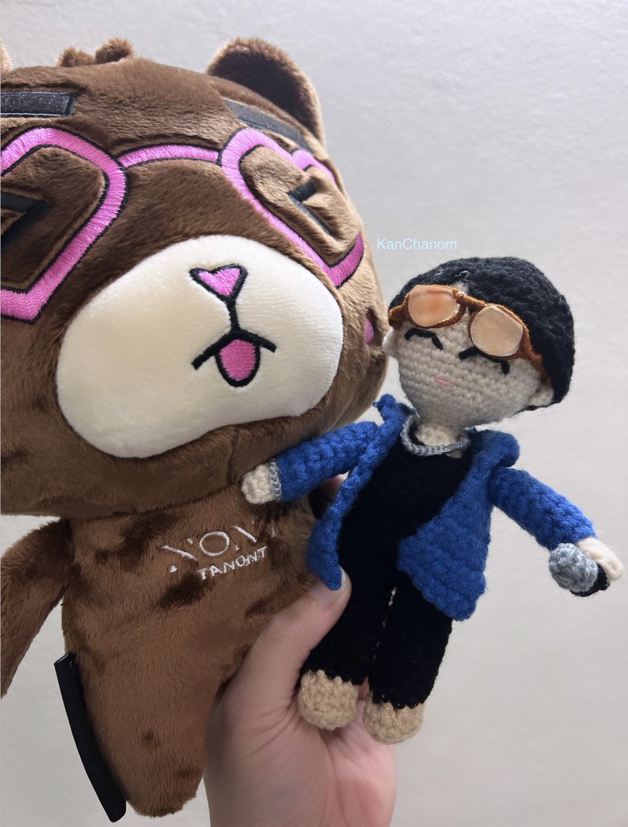 RebornKKK's tweet photo. วาดรูปไม่เก่ง เลยหันมาทำสิ่งที่ถนัด แต่ไม่เคยถักคนมาก่อน ใช้ความพยยเยอะไปอี๊กก🥹 ขอตั้งชื่อให้ว่า ทาโน้นนนน🫶🏻🤏🏻
สิ่งที่ยากที่สุดก็คือ.... แว่น😂 ทำออกมาตอนแรกพี่บอก 'เหมือนแฮรี่เลย 😅' 
ปล. ขอบคุณภาพต้นแบบด้วยค่ะ เครดิตในรูปน้า #NONTTANONT #nontfam #นนท์แฟมสายอาร์ต https://t.co/9zp7lxED1M
