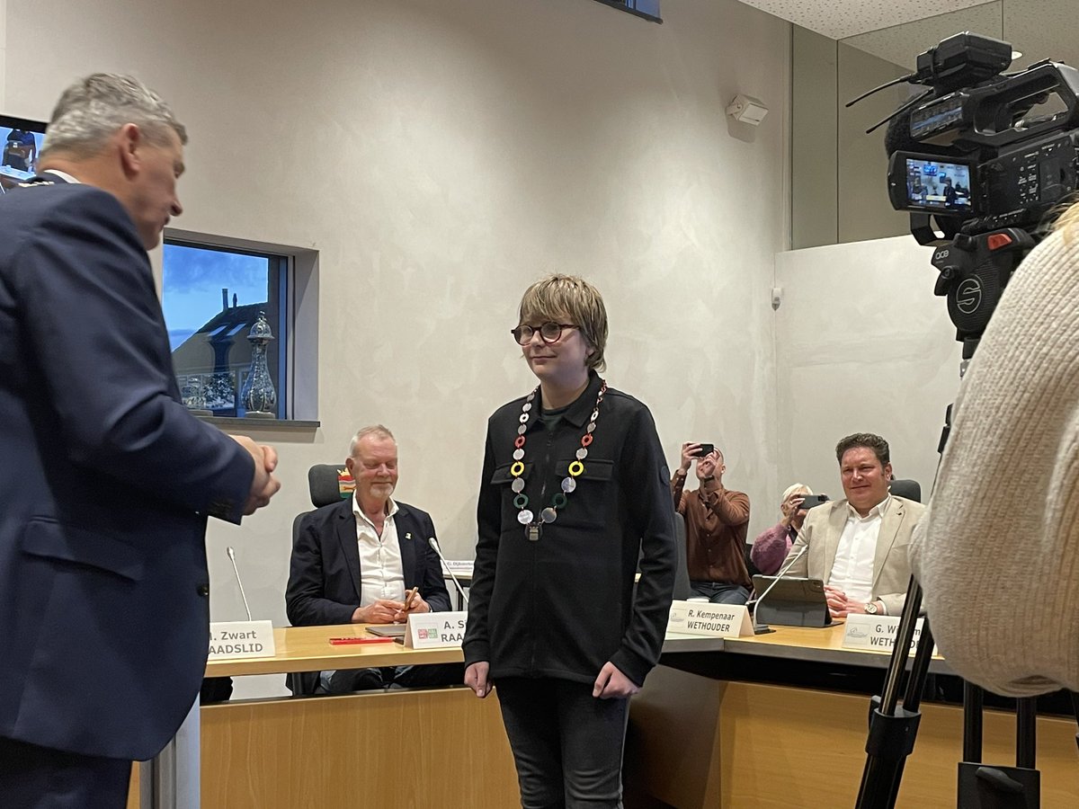 Hjoed de ynstallaasje fan de earste berneboargemaster fan Dantumadiel. Út namme fan de FNP, wolkom en fan herte lokwinske!