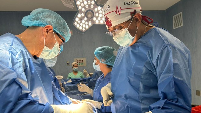 #EdiciónMédicaInforma 🏥 Primer operativo de donación multiorgánico del Hospital de Especialidades Portoviejo

Más detalles aquí ⬇️
bit.ly/3FOG4uc
<a href="/Salud_Ec/">Ministerio de Salud Pública 🇪🇨</a> <a href="/IndotEcuador/">INDOT</a> <a href="/HEP_Zona4/">Hospital de Especialidades Portoviejo 🇪🇨</a> @FME_Ec <a href="/listadeesperaec/">Lista de Espera - Ec</a> <a href="/SociedadEcSP/">Sociedad Ecuatoriana de Salud Pública</a> <a href="/nefrologiaecu/">Sociedad Ecuatoriana De Nefrología SEN</a> 
<a href="/elba_vanessa/">Vanessavillavicencio</a> <a href="/FranLoachamin/">Franklin Loachamin</a>