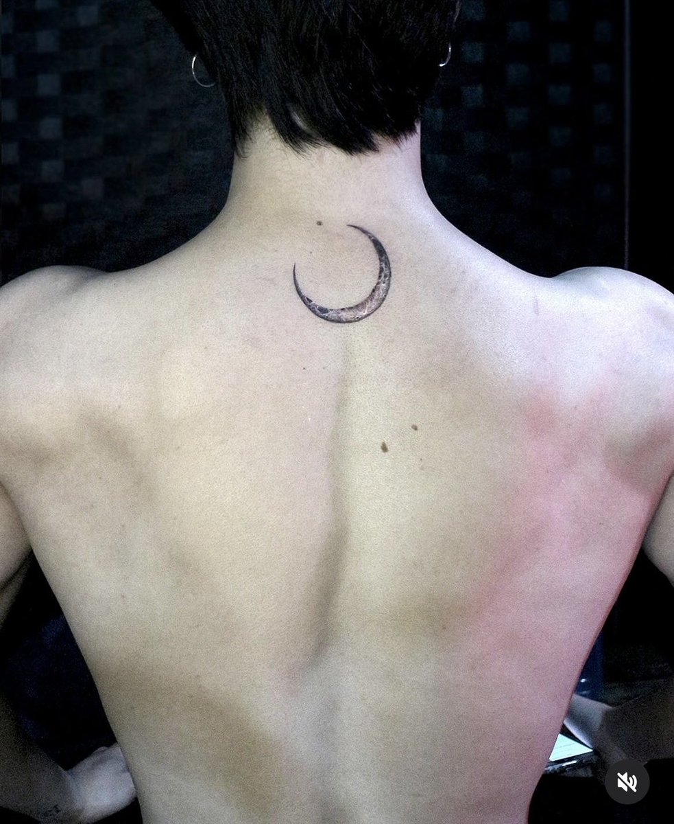 Moje dwa ulubione tatuaże a mam ich całkiem sporo haha. Tutaj jeszcze księżyce nie były skończone.