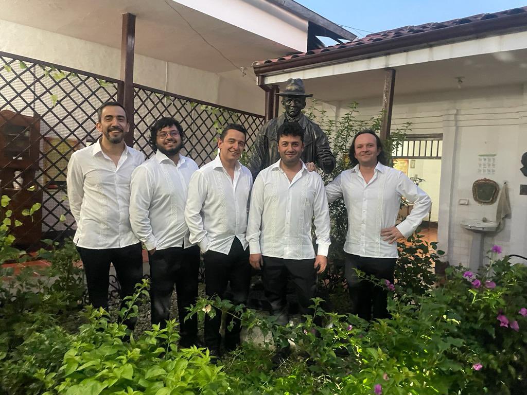 Felices con el Quinteto Leopoldo Federico en la Casa Museo Luis A. Calvo. Tuvimos el privilegio de tocar su música y usar su piano. Todo un sueño cerrar nuestra gira en este lugar histórico de la música colombiana.