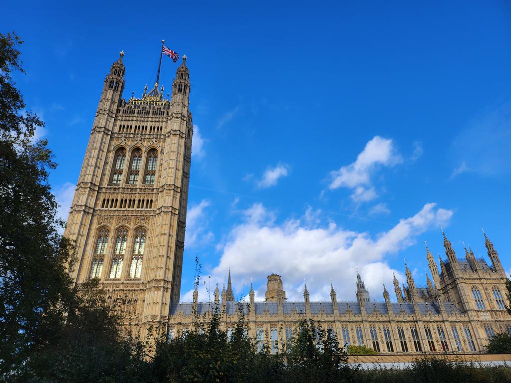 Nice to see blue skies over London, even though the trains were as reliably awful as always. Great to be back on #PoliticsLive too 🥰