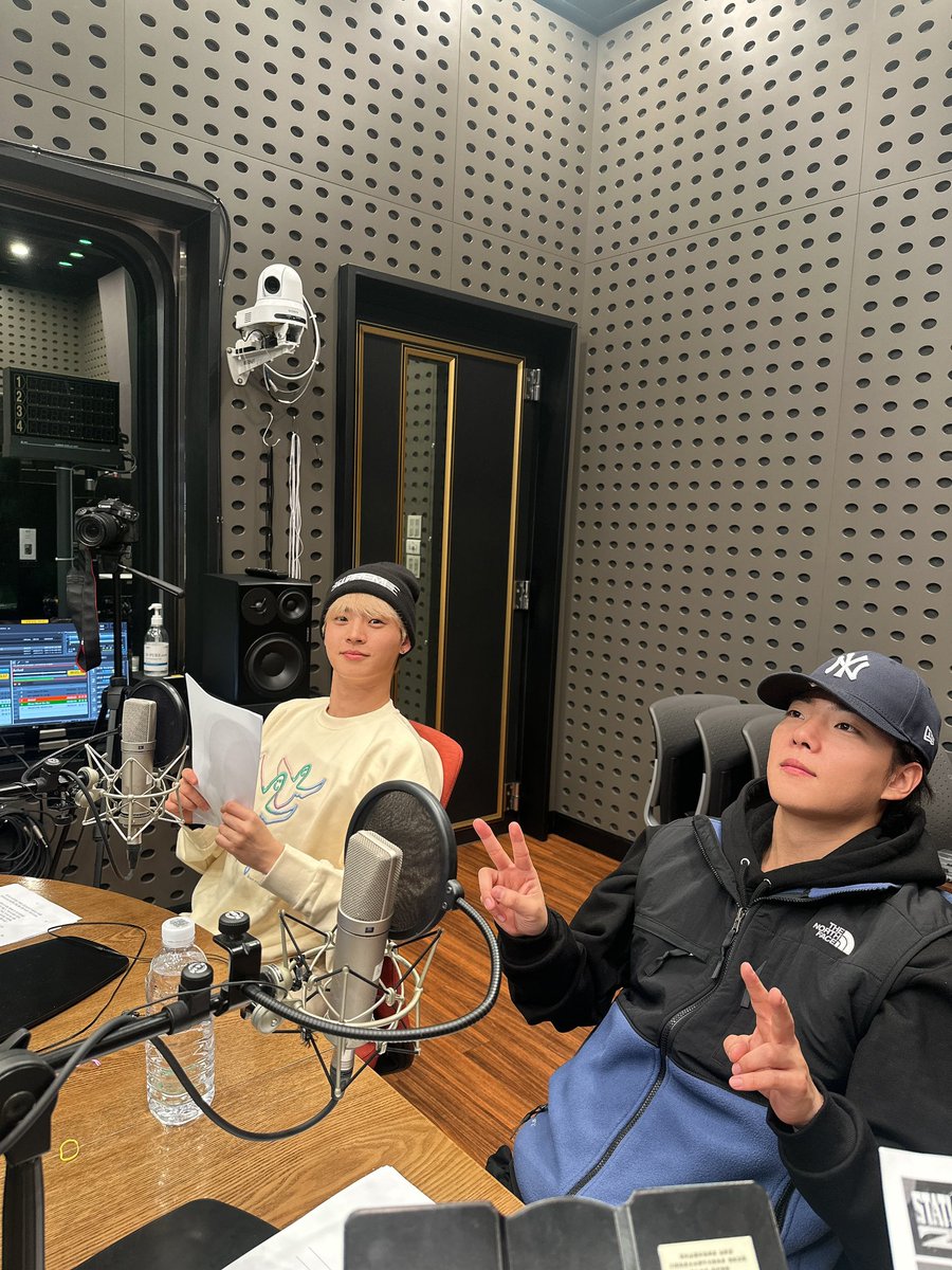 ONF_members's tweet photo. [#유 #U] 부기장님 고생하셨습니다🐈
#스테이션제트 #StationZ https://t.co/o08TUpQ9kh