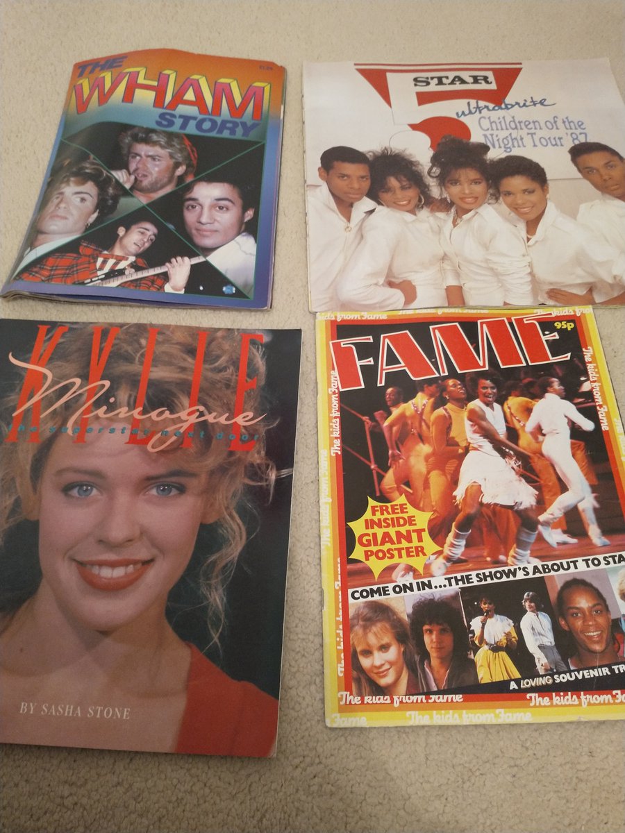 My OH has been clearing out our loft look at these beauts he found @grahamandre @ClareCampbell7 @pepe_hart @RJP_Writes @Deputy_new , these were some of my favourites in the 80s🎶❤️ I will be continuing to hoard these🤔 😉