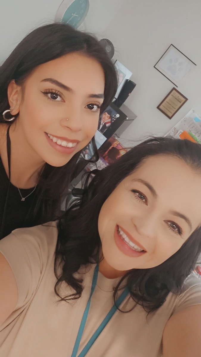 Love it when my students now, reunite with their teachers then!! 
Mrs. Pacheco was Jackies’ first grade teacher! Now she is back in her class but joining her in helping little scholars! 🥳💕📓✏️🍎 I love it !