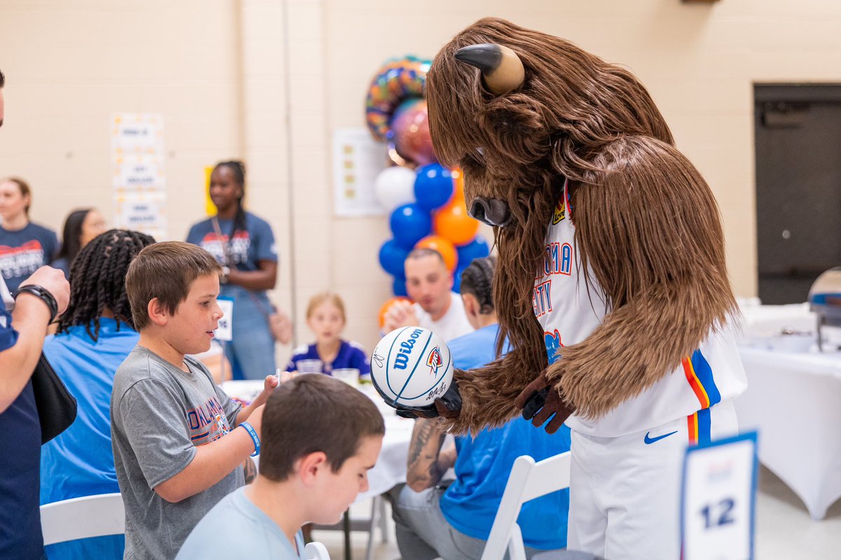 A day of smiles 😁 I got to join families of Tinker Air Force Base for an early Thanksgiving dinner while kicking off the 16th annual Thunder Holiday Assist!