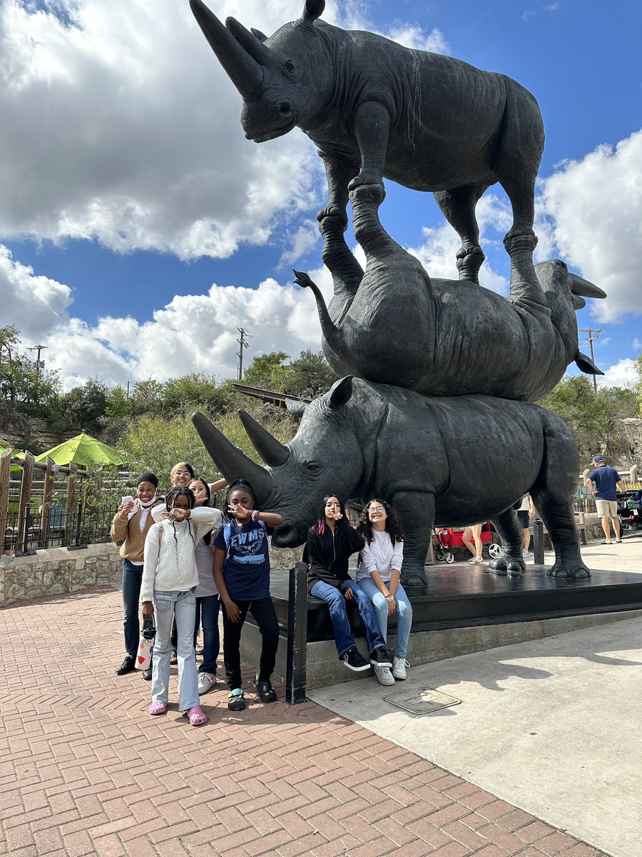 EdWhiteScience's tweet photo. 7th grade AVID @SanAntonioZoo1 @edwhiteneisd @NEISD_Science https://t.co/IPEOa0U1tT