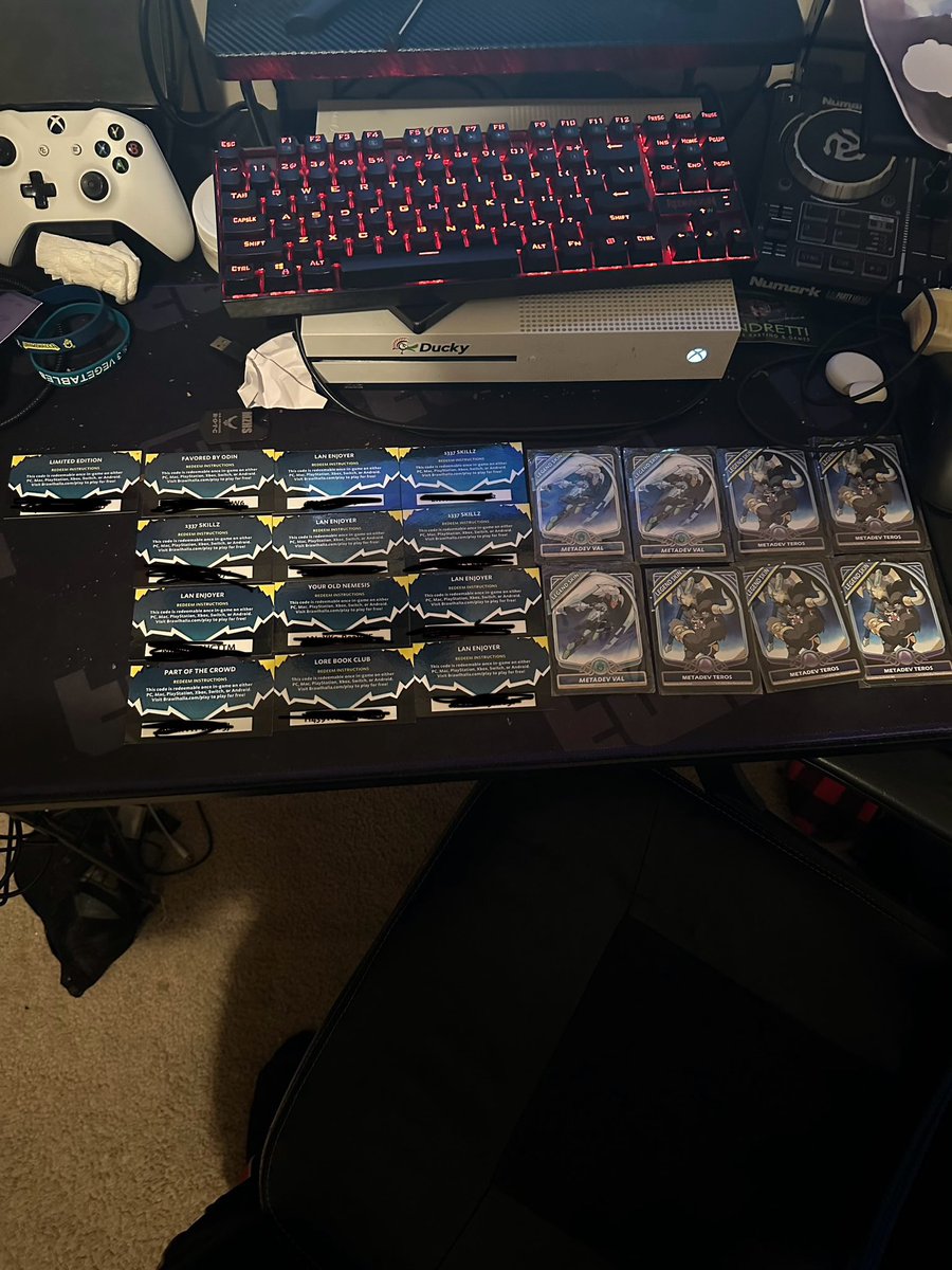 thxghtzlol's tweet image. Doing a BCX giveaway 

Follow me @thxghtzlol

Retweet this photo

Tag 2 people

Only doing 3 winners

Giving 3 titles and 3 teros