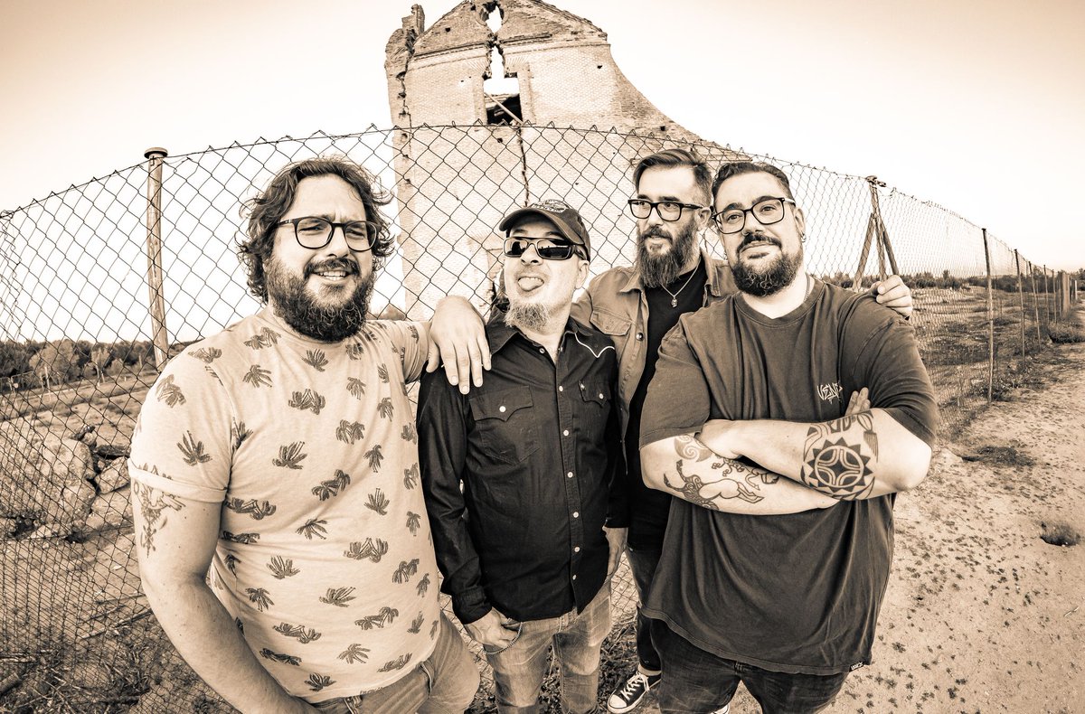 Los madrileños Electric Fence lanzan "The Island", segundo cañonazo de su cuarto disco, Iron Surgery.
via: <a href="/cuarteldelmetal/">El Cuartel Del Metal</a> 
cuarteldelmetal.com/noticias/2023/… <a href="/E_Fence/">Electric Fence</a> #spanishrock