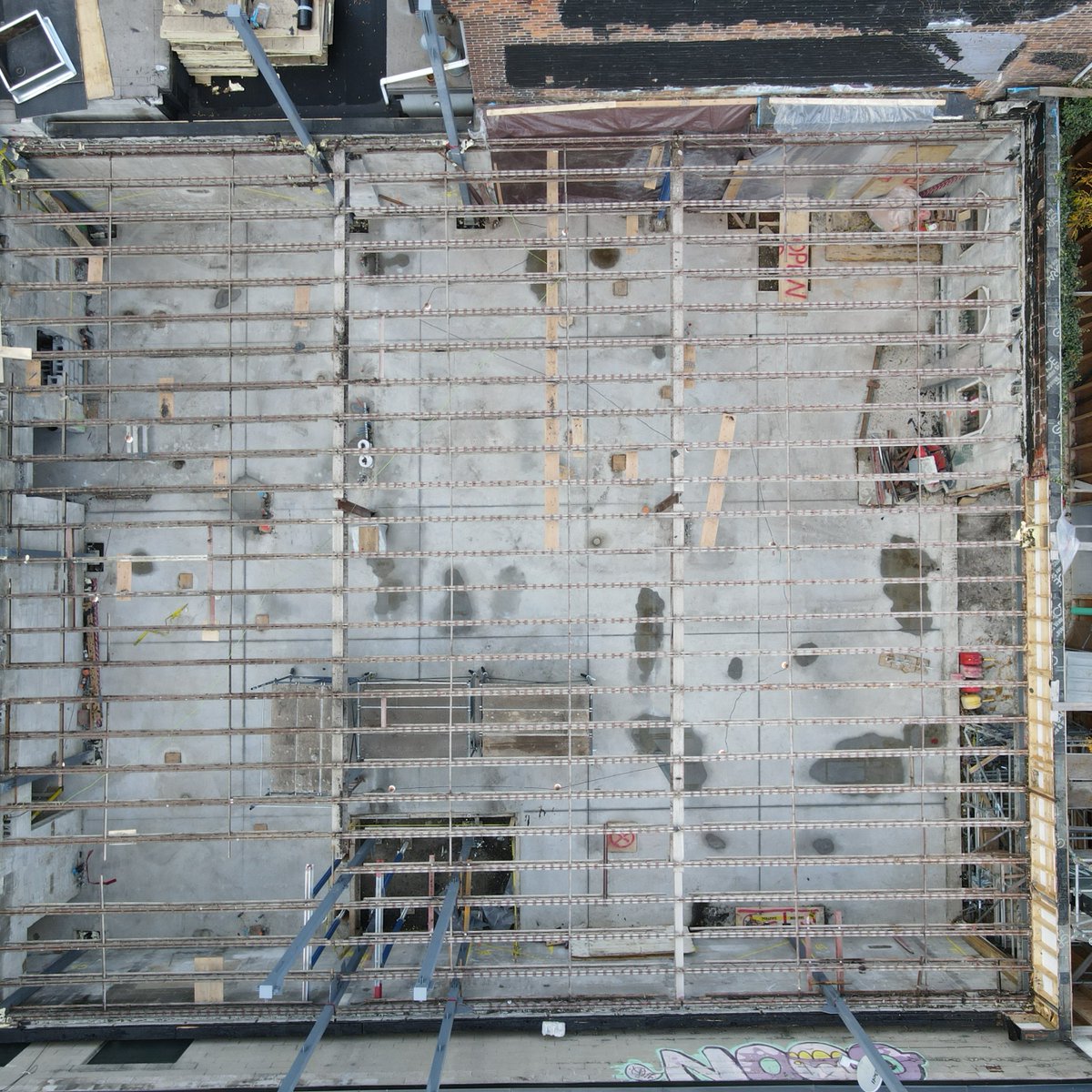 BuildItByDesign's tweet image. Why bother with a traditional roof when we're about to elevate your dining experience to new heights? 🚀 time to reinforce the steel, build a second story. #Toronto this will be massive new #Restuatrant. #Construction #RestaurantNews #TorontoRestuarant #TorontoRestuarants