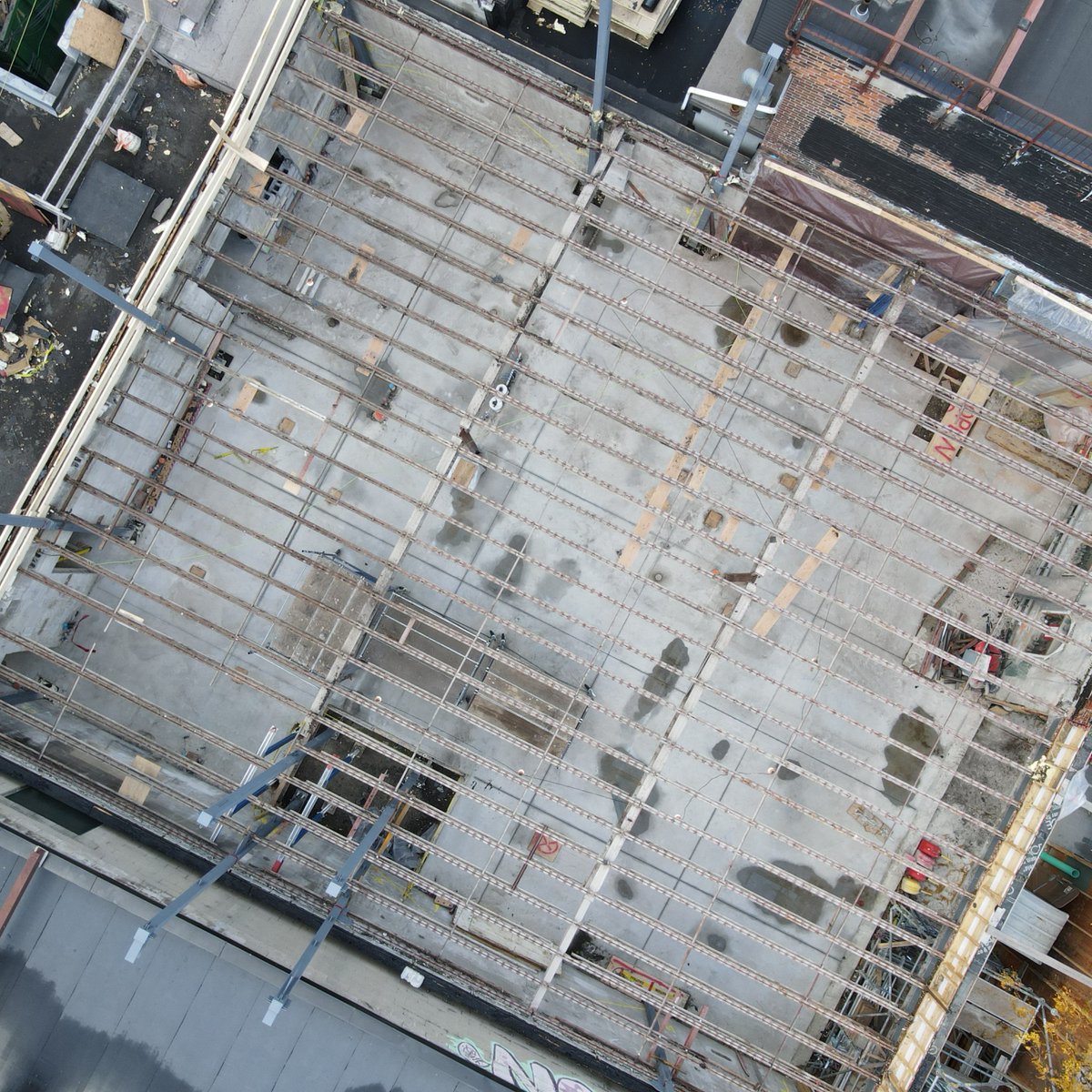 BuildItByDesign's tweet image. Why bother with a traditional roof when we're about to elevate your dining experience to new heights? 🚀 time to reinforce the steel, build a second story. #Toronto this will be massive new #Restuatrant. #Construction #RestaurantNews #TorontoRestuarant #TorontoRestuarants