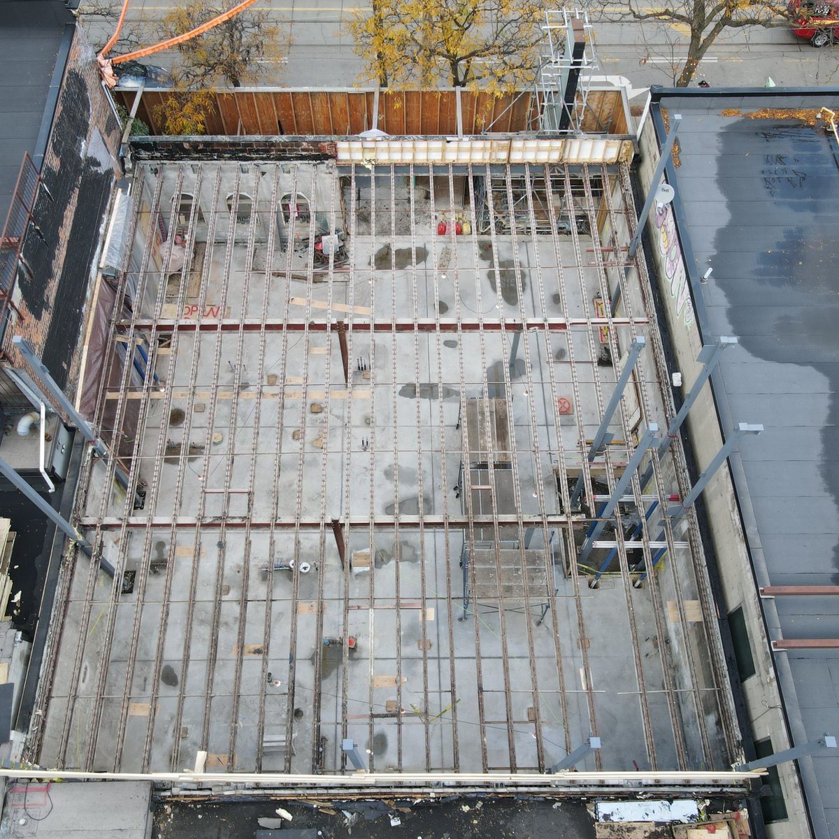 BuildItByDesign's tweet image. Why bother with a traditional roof when we're about to elevate your dining experience to new heights? 🚀 time to reinforce the steel, build a second story. #Toronto this will be massive new #Restuatrant. #Construction #RestaurantNews #TorontoRestuarant #TorontoRestuarants