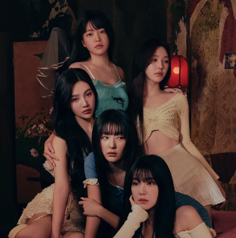 AboutMusicYT's tweet photo. Red Velvet will comeback in one week. https://t.co/tKUc2seOOx