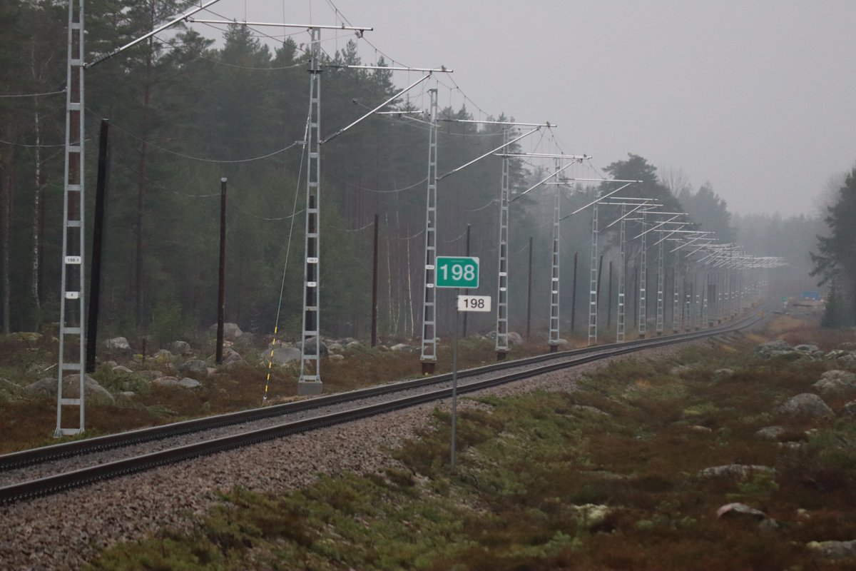 Tärkeä virstanpylväs rataverkon kehittämisessä. Ensimmäinen sähkövetoinen juna saapui aamulla 6.11.2023 Suomen rataverkon eteläisimpään pisteeseen Hankoon.