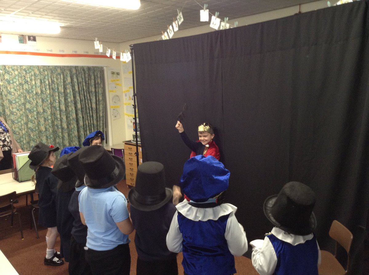 NormantonCommon's tweet photo. This morning KS1 have been inspired by our visitor (Guy Fawkes) to re-enact scenes from The Gun Powder Plot. They had lots of fun as actors, dressing up and getting into role🎭
#NCPAHistorians #ActiveLearners #ActiveCommunicators https://t.co/iMRIwbXwMl