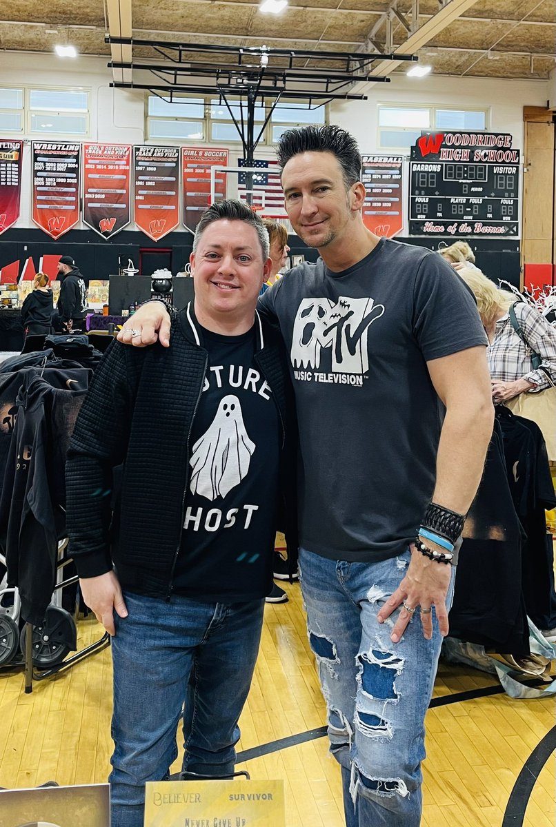 Was excited to meet @dustinpari at the #ParaunityExpo yesterday and he really is the KINDEST guy!   Funny, down to Earth and…very TALL. 🤣 He’s always a joy when he’s on #GhostHunters and it was a pleasure to finally say hi in person! (And thank you for signing my book!) 👻❤️💪🏻