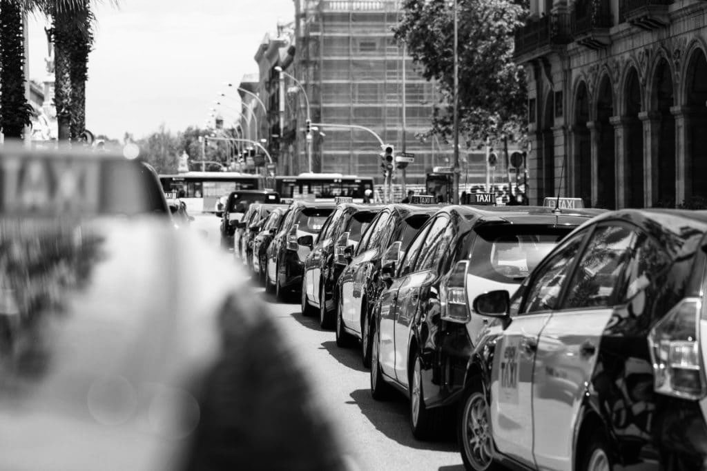 Desde la Asociación Nacional del Taxi lamentamos profundamente el fallecimiento del compañero Carlos Ríos, agredido mientras conducía su taxi.
Acompañamos en el sentimiento a su familia y a la familia del #taxi de #Barcelona.