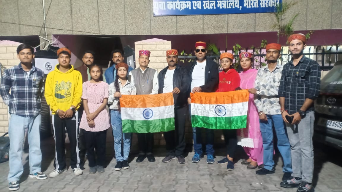 🇮🇳Glimpses of NYK Una volunteers and 250 workers who left for Delhi with Amrit Kalash under the Meri Mati Mera Desh programme.
#NykUna #NyksIndia #MeriMaatiMeraDesh #MaatiVeerVandan #AmritVatika #NYKSRemembringHeroes
#SaluteToTheBrave #AmritKalashYatra