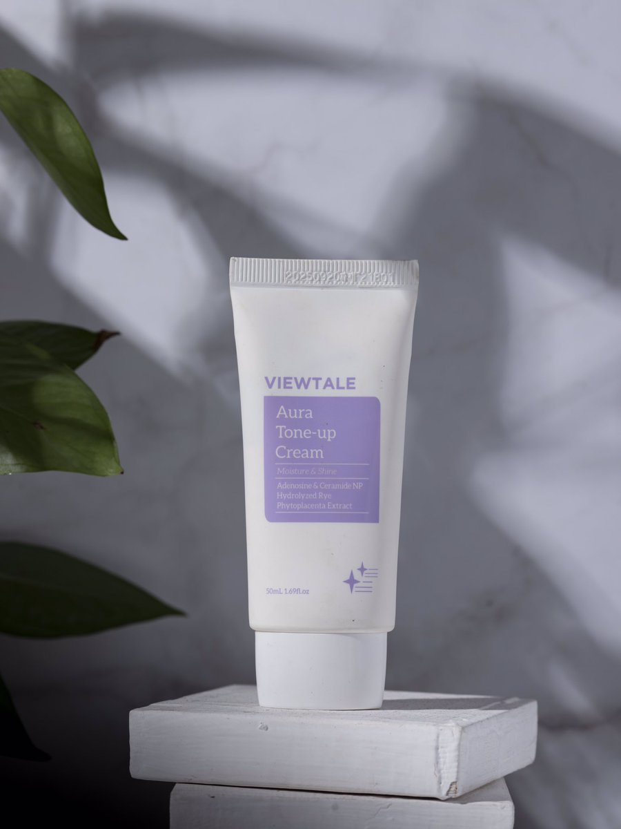 viewtale2022's tweet photo. VIEWTALE Aura Tone-up Cream 蜜緹藍光澤潤膚乳，自然提亮，偽素顏神器✨#viewtale #manufacturer #skinproducts #brightening #beauty #skincare #korea #manufacturing https://t.co/m7enj96ZAS