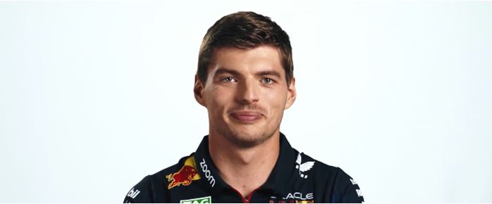 Wereldkampioen Max Verstappen heeft zijn naam in de Formule 1 nog maar eens onderstreept. Gisteren won hij zijn zeventiende Grand Prix van dit seizoen. Hierdoor pakte hij het record van het hoogste winstpercentage ooit behaald en komt Max dit seizoen op minimaal 77% uit! Chapeau!