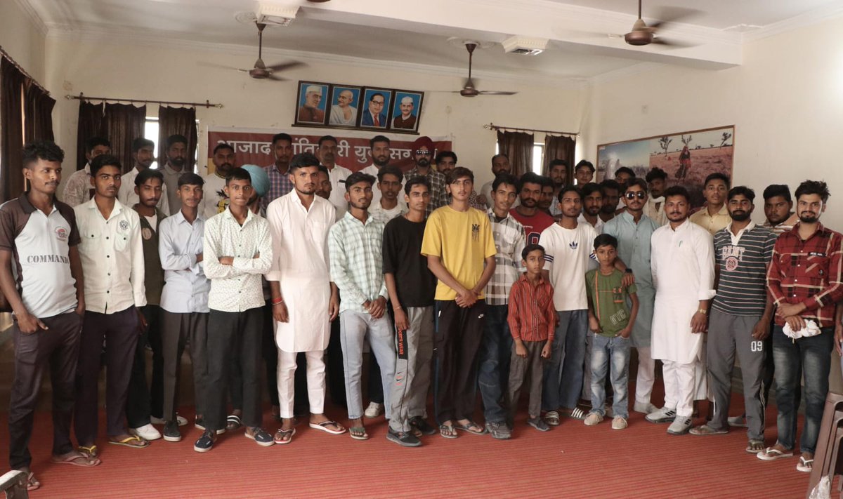 Azad_Akys's tweet photo. #AKYS panchayat level meeting complete  present here suprimo @AshkaraliAAP  national secretary @deep_sherdill and organization minister @GurenderWander https://t.co/UHo3oaegQ9