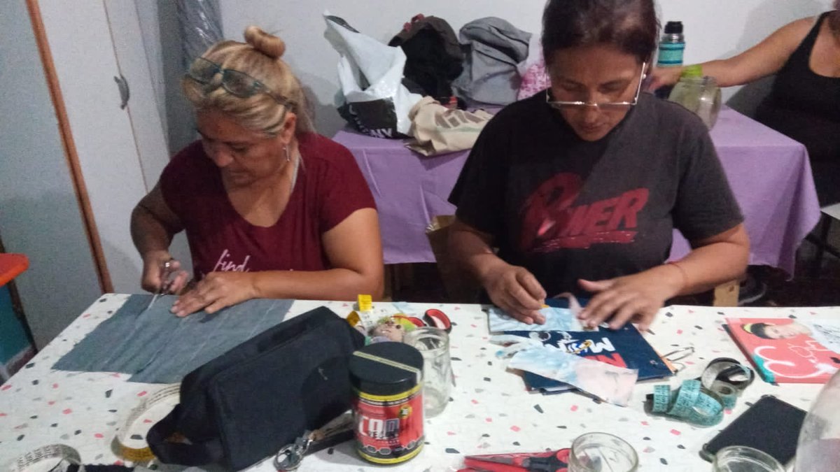 EstefiEnd's tweet photo. #hacemosprevencion
#CASALAMORENO

TALLER DE COSTURA https://t.co/zIp7FReBLx