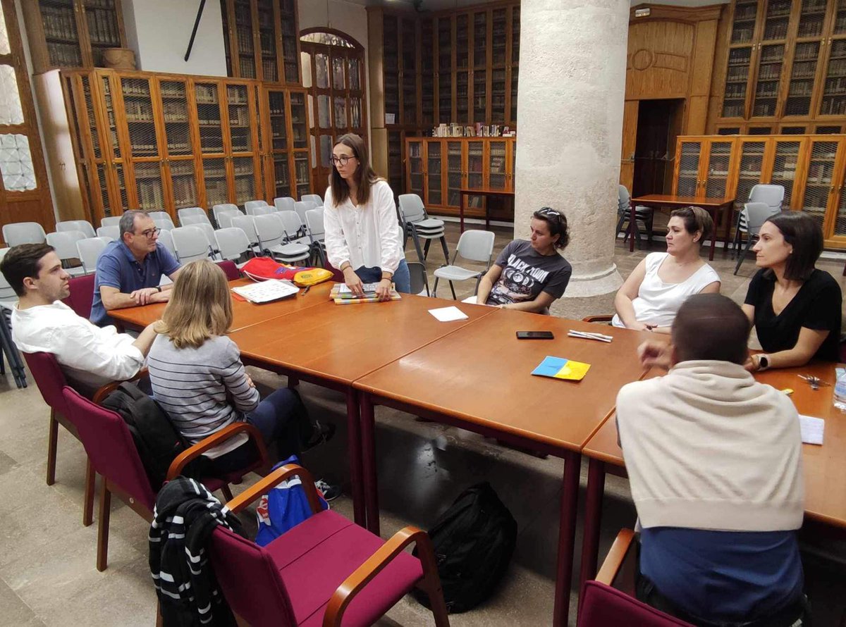 EscolapiosBTN's tweet photo. Hungría visita los colegios de Betania
:::::
Durante la última semana de octubre, recibimos la vista de cinco representantes de la provincia escolapia de Hungría.
👉 https://t.co/UfGiF4gIIu
#Escolapios #EscolapiosBTN #MiLugar #Calasanz https://t.co/FeOshFt2et