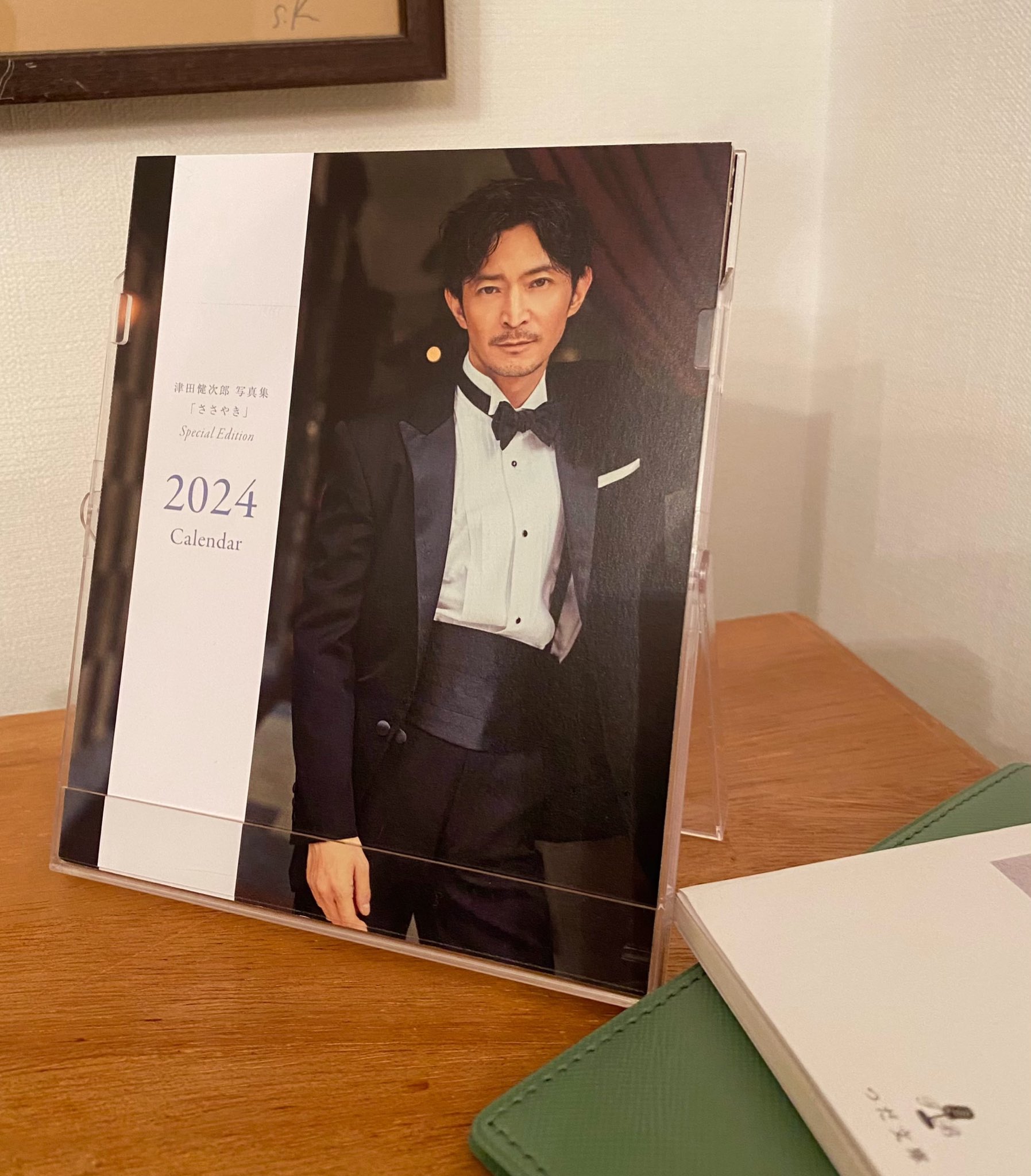 津田健次郎 写真集「ささやき」 豪華版 津田健次郎 写真集「ささやき」豪華版 12月6日発売|アート・エンタメ