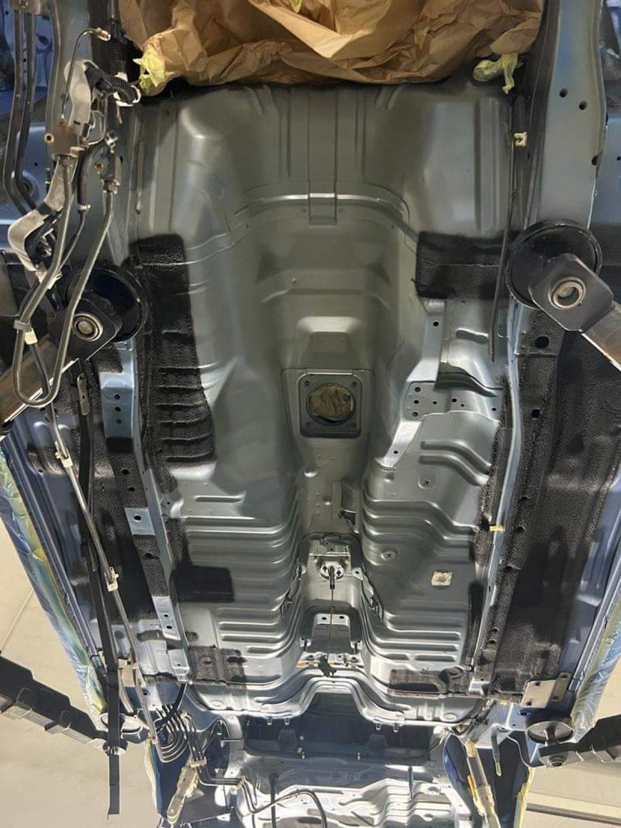 hasiiwaeriko's tweet photo. ワイが昔乗ってた34GTR

売ってくれ売ってくれに根負けして

ピッカピカにして乗れよ
が条件だったけど

フラッとドバイから来た

ブラザー
今キレイにしてるよ、と

売ったクルマがボロくなって
行くのはガマンならんよ

売るなら海外の方クルマも幸せって思うようになるだろ？

こういうの見るとさ😇 https://t.co/qXYqa7TJ9Q