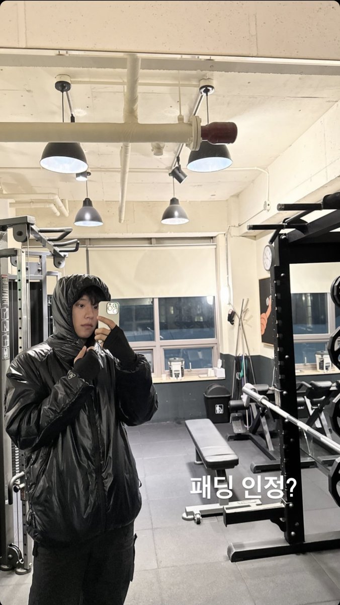 malrang_218's tweet photo. 얼죽코는 벌써 패딩입는게 신기하다 https://t.co/tX7lnGpcZQ