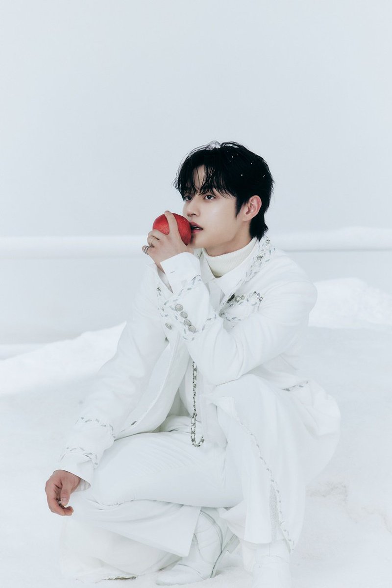 Streams melting point on Spotify rn and tell me which song is your fav 
🔗open.spotify.com/album/5XHHcWUt…