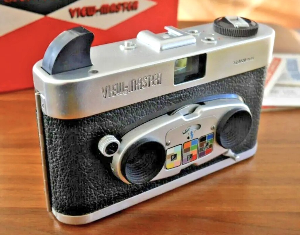 fscollector1985's tweet image. The Viewmaster MK II Stereo Color Camera. Specifically made so you could make your own Viewmaster reels...each exposure produces 2 images, which then need cutting using a special Viewmaster film cutter (Photo 3). A truly unique type of camera! 😍 📷 #Viewmaster #Photography