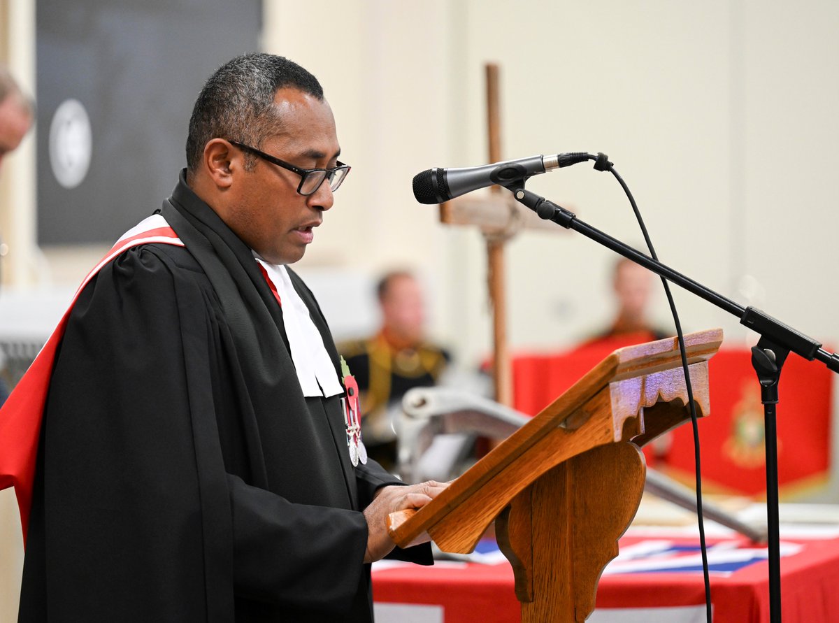 Last week soldiers, sailors, aviators and civilians came together @DefAcUK for the Annual Service of Prayer and Remembrance for the Armed Forces, this year led by the @RoyalNavy. Padre Roko, chaplain to @9RegtRLC, spoke in Fijian as he read the Fijian Prayer for the Nations. 🙏