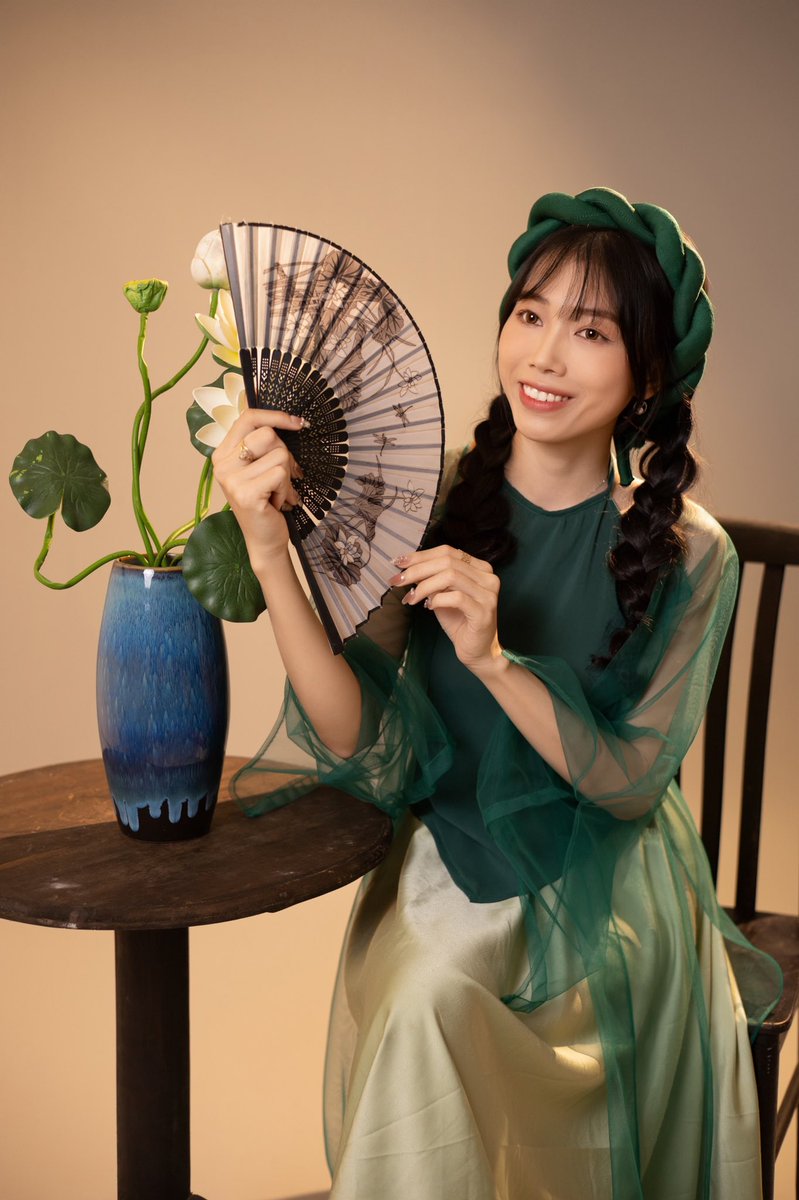 MiMi18699's tweet photo. 初めてベトナムの伝統の áo yếmを試着してみました〜！ https://t.co/TFUgqCO7Ly