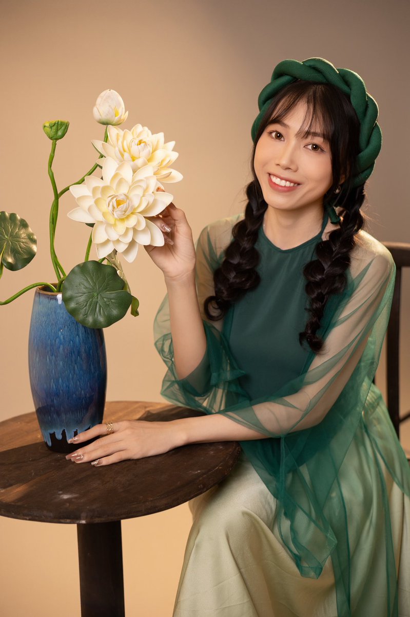 MiMi18699's tweet photo. 初めてベトナムの伝統の áo yếmを試着してみました〜！ https://t.co/TFUgqCO7Ly