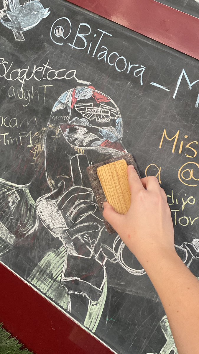 Bitacora_Motor's tweet image. Se viene mural histórico en honor al Gran Premio de Brasil 2023 🇧🇷

Aún estoy con la emoción en el pecho, lo que consiguió Alonso ayer hizo vibrar a todo fanático del motorsport 🔥

Gracias @alo_oficial y gracias @AstonMartinF1 por todo vuestro trabajo, nos hacéis soñar 🟢✨

#F1