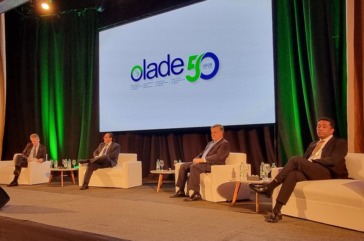 MIEM_Uruguay's tweet image. Comienza la #SemanaDeLaEnergía, el evento insignia del sector en la región. Organizan el MIEM, @OLADEORG y @el_BID. En este marco también se desarrollará el Primer Foro de Inversión en Transición Energética para América Latina de @IRENA. Hasta el 10 de noviembre en Montevideo.