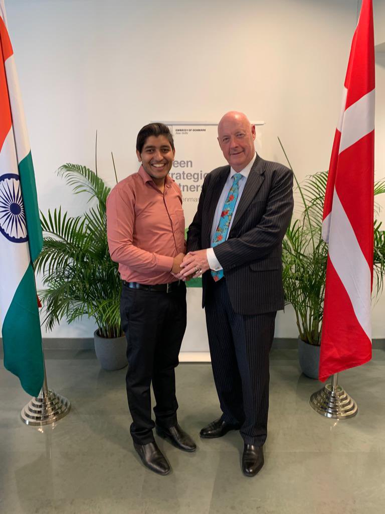 svane_freddy's tweet photo. From Bananas to the moon. Impressive to meet India’s youngest scientist Gopal Jee turning bananas into paper and ethanol. Now also aiming for the moon @NASA @GopalJeeyis @DenmarkinIndia https://t.co/MIOXvCguaU