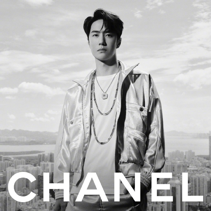 maapaadubu's tweet photo. CHANEL 공계

샤넬 하우스 앰배서더, 
배우 왕이보가 선곡한 플레이 리스트  🎶 

https://t.co/0TSVPRzlul https://t.co/uMLqouX9rf