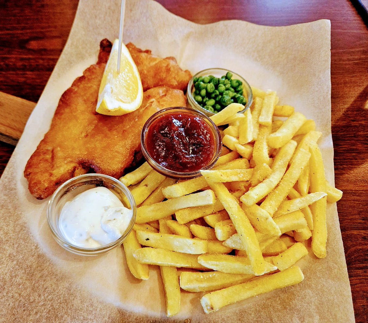 Come and try our delicious homemade fish and chips. Atlantic cod in a beer batter served with seasoned chips. Available from our menu, or: 

Lunchtime special Fr. 24 with a 3dl drink. 

Every Wednesday evening Fr. 27 with a pint of your choice. 

#thepenny #bestfishandchips