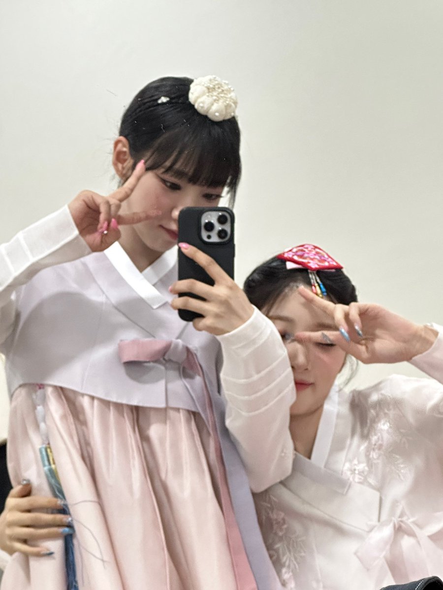 _EL7ZUPofficial's tweet photo. [🧩 #여름]

코유키 생일 맞춰서 올려주려고 했는데 말이죠
코유키가 컨펌을 이제 해줬지 모예요 엘쥬💕
코유키생축🎂

#EL7ZUP #엘즈업 #YEOREUM #여름 https://t.co/Pbq9m6Fg4Q