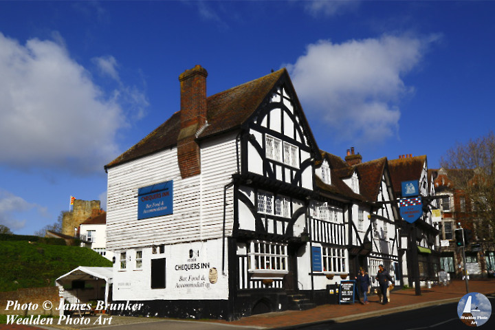 Ye Olde Chequers Inn in #Tonbridge #Kent, available as #prints mouse mats #mugs here, FREE SHIPPING in UK!: lens2print.co.uk/imageview.asp?…
#AYearForArt #BuyIntoArt #architecture #oldtown #TheChequers #englishpubs #pub #publichouse #historicbuilding #timberframed #HighStreet #picturesque