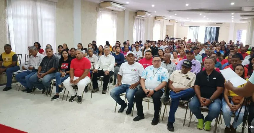 psuvguaricoapc's tweet photo. CALABOZO lucha por el ESEQUIBO

Juramentación del comando de campaña del municipio Francisco de Miranda.

Vamos todos juntos este 3 de diciembre a votar 🗳️ 5 veces SI por la patria 🇻🇪 https://t.co/XURDoaFQaA