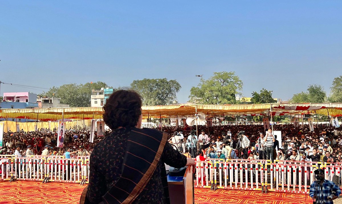 मध्य प्रदेश के कुक्षी, धार में कांग्रेस महासचिव <a href="/priyankagandhi/">Priyanka Gandhi Vadra</a> जी का भव्य स्वागत हुआ। 

यहां उन्होंने विशाल जनसभा को संबोधित करते हुए BJP की डबल इंजन सरकार की जनविरोधी नीतियों और भ्रष्टाचार पर करारा प्रहार किया। 

मध्य प्रदेश की जनता अब बदलाव चाहती है, कांग्रेस को चाहती है।