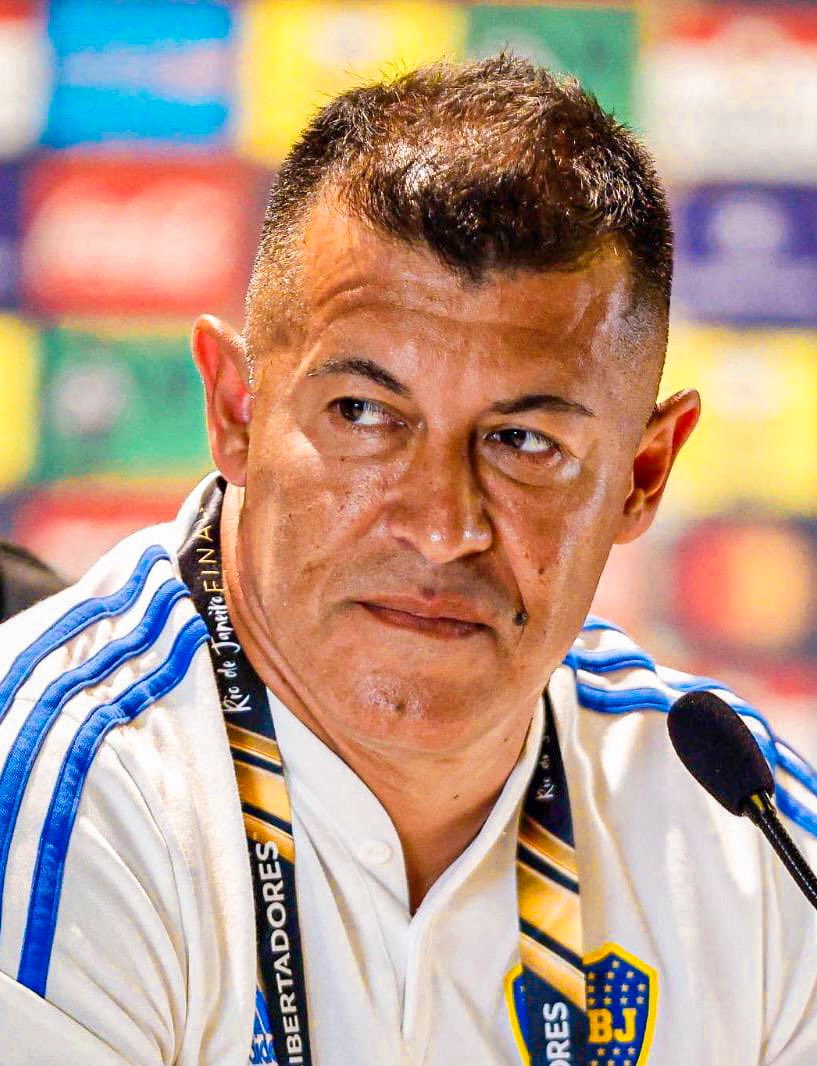 sudanalytics_'s tweet photo. Jorge Almirón como DT de Boca:

🥈 Subcampeón de la Copa Libertadores.
🏆 Semifinales de Copa Argentina.
❌ Ganó SÓLO ¡17 de 43! partidos jugados.
⏳ Duró SÓLO 7 MESES en el cargo.
😳 Ganó SÓLO 3 de sus últimos 20 partidos.
⚔️ Perdió los DOS Superclásicos ante River.
⛔️ NO consiguió títulos.
