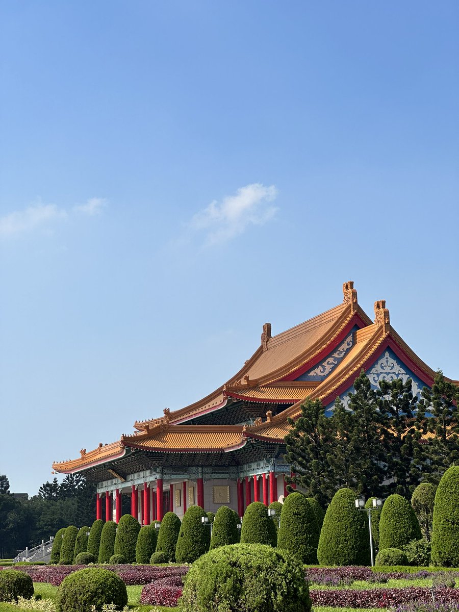 Emma Collins tweet media