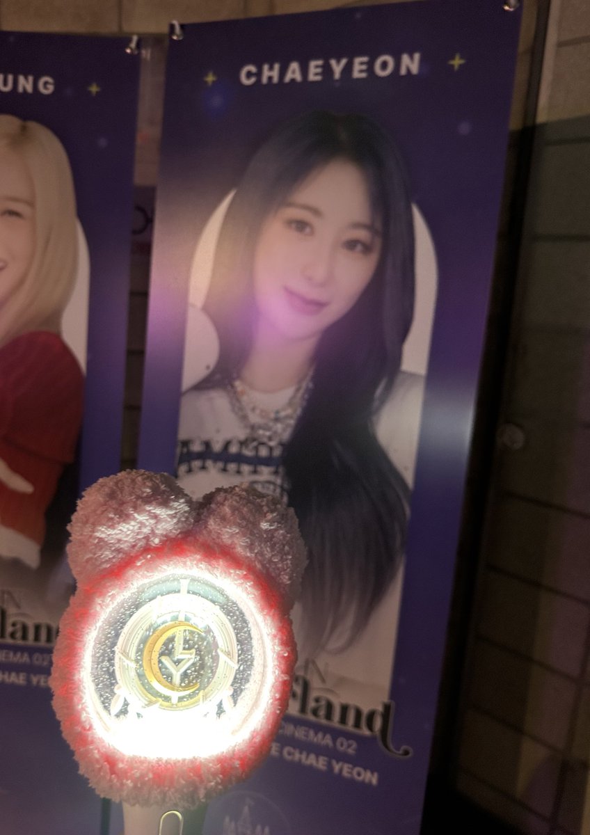 chaeyeon_mi's tweet image. #VENTAX #걸스인원더랜드 #kpopvr
전에 미리보기 시사회 가서 보고 나서
풀버전 너무 궁금했는데 이번에 보고
와서 정말 행복하고 눈호강했다.. 
vr기기 쓰고 보는데 놀이공원 컨셉이라서 
몽글한 느낌두 있었고 다음 챕터로 
넘어갈때  일러스트들도 너무 이뻐서 
확실히 신경써서 만드신거 같았고