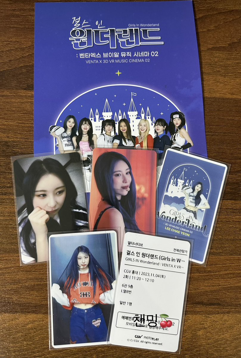 chaeyeon_mi's tweet image. #VENTAX #걸스인원더랜드 #kpopvr
전에 미리보기 시사회 가서 보고 나서
풀버전 너무 궁금했는데 이번에 보고
와서 정말 행복하고 눈호강했다.. 
vr기기 쓰고 보는데 놀이공원 컨셉이라서 
몽글한 느낌두 있었고 다음 챕터로 
넘어갈때  일러스트들도 너무 이뻐서 
확실히 신경써서 만드신거 같았고