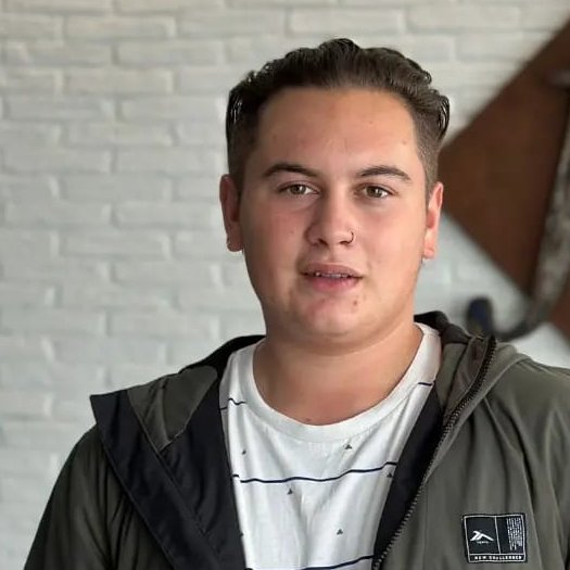 101TVSevilla's tweet photo. 📺¡Esta noche en Soy Sevilla! ⤵️

🎶 El joven cantante @NBumburo .

🎨 Manuel Jiménez, cartelista de las Glorias de Sevilla 2024.

💿 @rafacortegana charla con Lola Triana y José Carlos Seco (@ADRIATICORECORD).

🎙️ Presenta @alberto_romera .

😉 ¡A partir de las 21.00 h! https://t.co/zLarxKEtjx