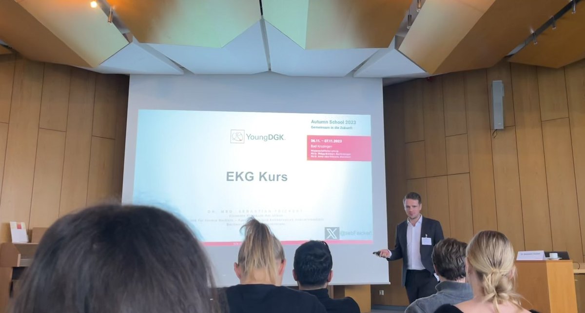 Weiter geht’s mit einem Klassiker der #AutumnSchool: EKG-Kurs mit @sebFeickert! Tolle Veranstaltung mit tollen Vorträgen am @UHZ_UNIFreiburg @YoungDgk @Kardiophil @AnnaHohneck @Hannah_Billig_ @DocDerda